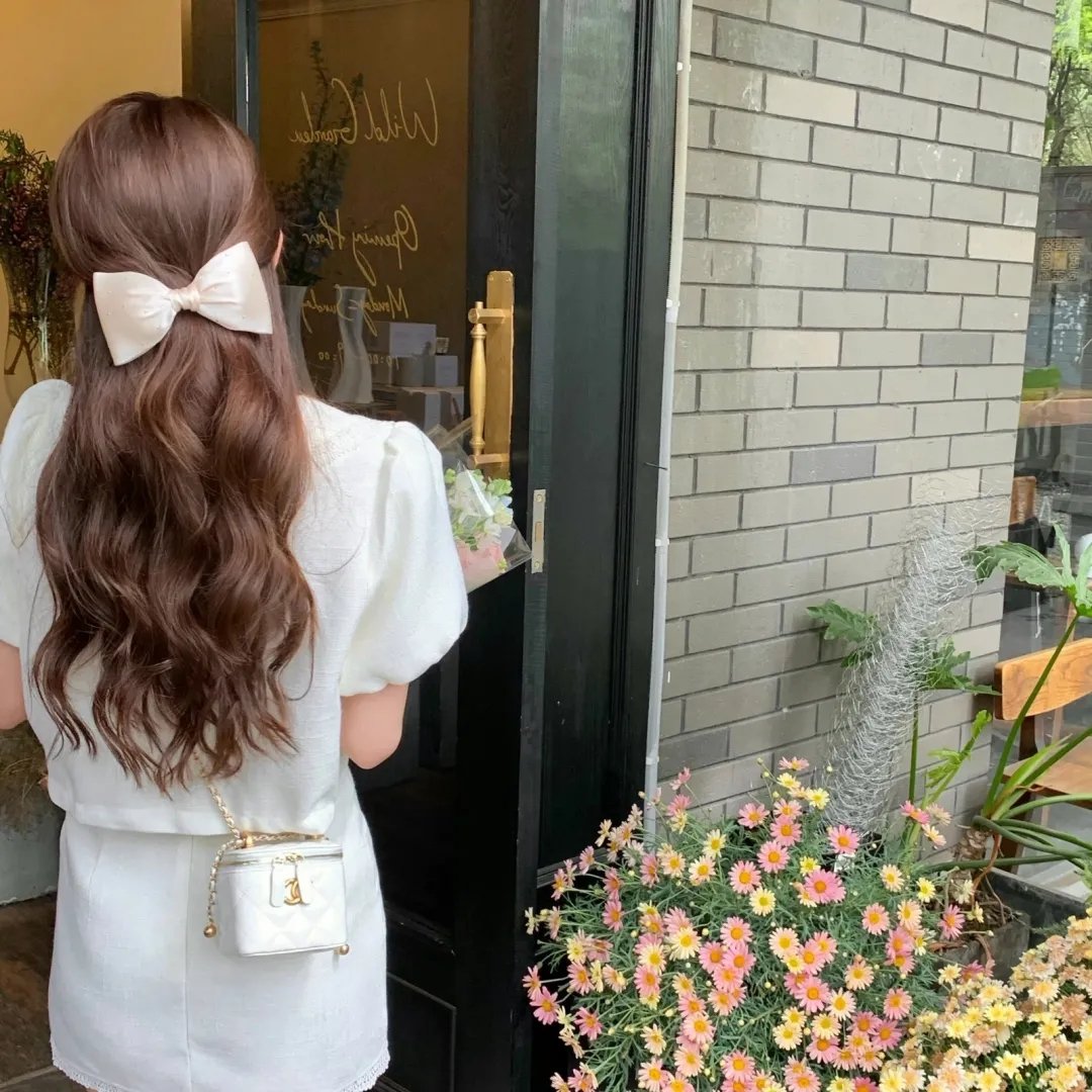 穿蓝衣的男孩